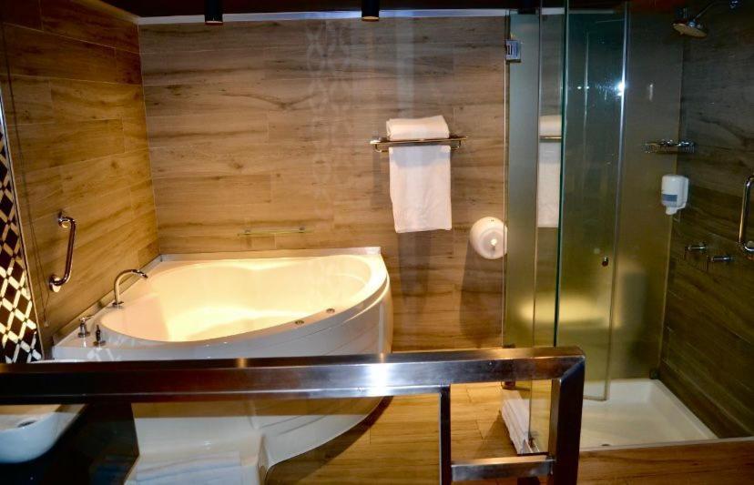 Hotel Las Lomas Лима Экстерьер фото